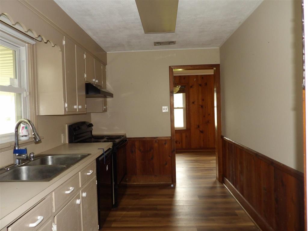1520 E School Street — photo 4