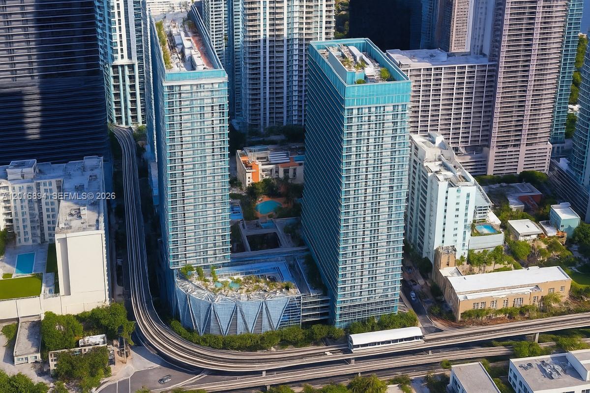 The Axis On Brickell Cond
