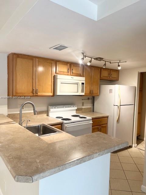 Lakes Of Jacaranda Condo