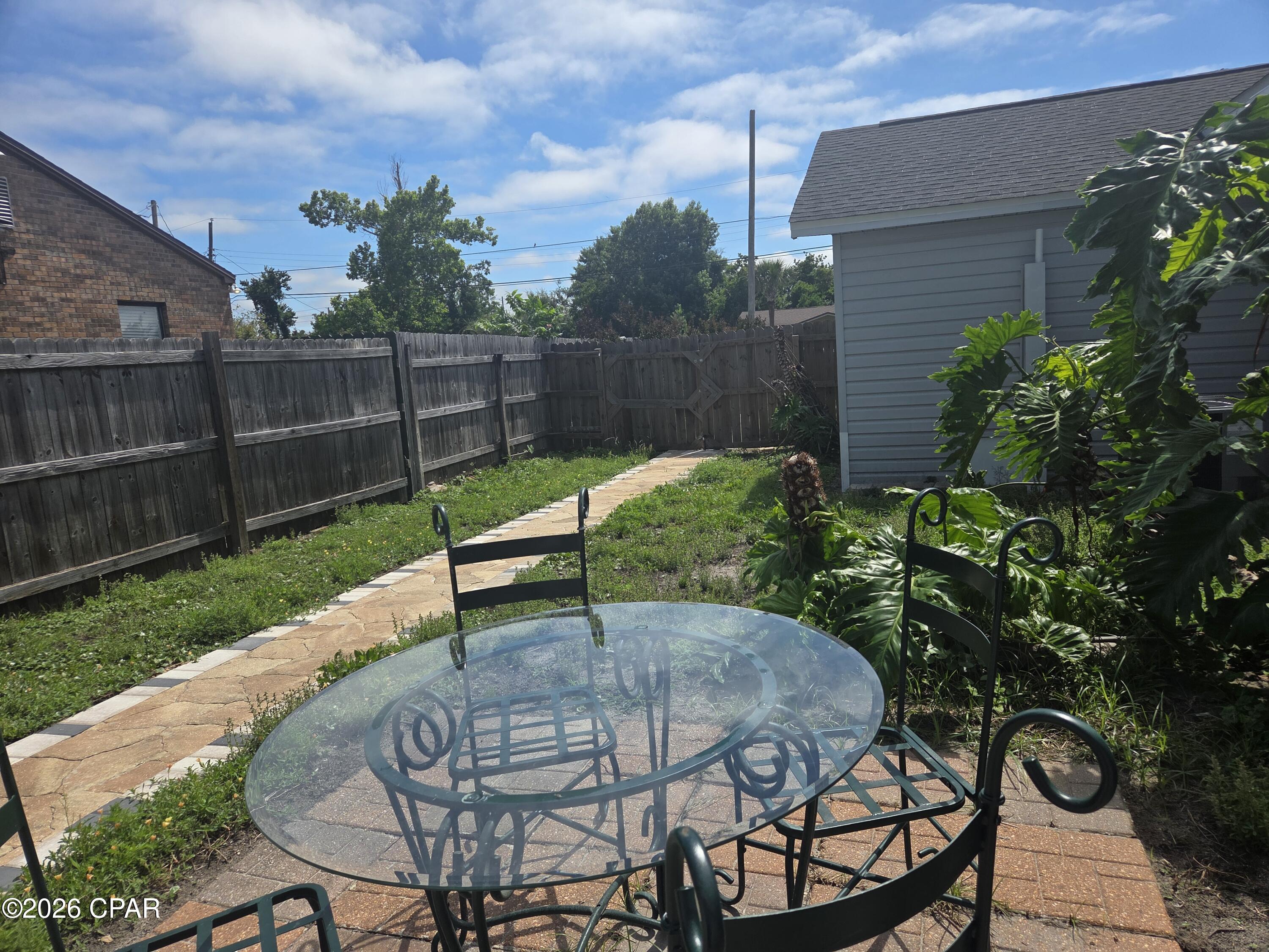 Image 1 For 1525 Oak Avenue B