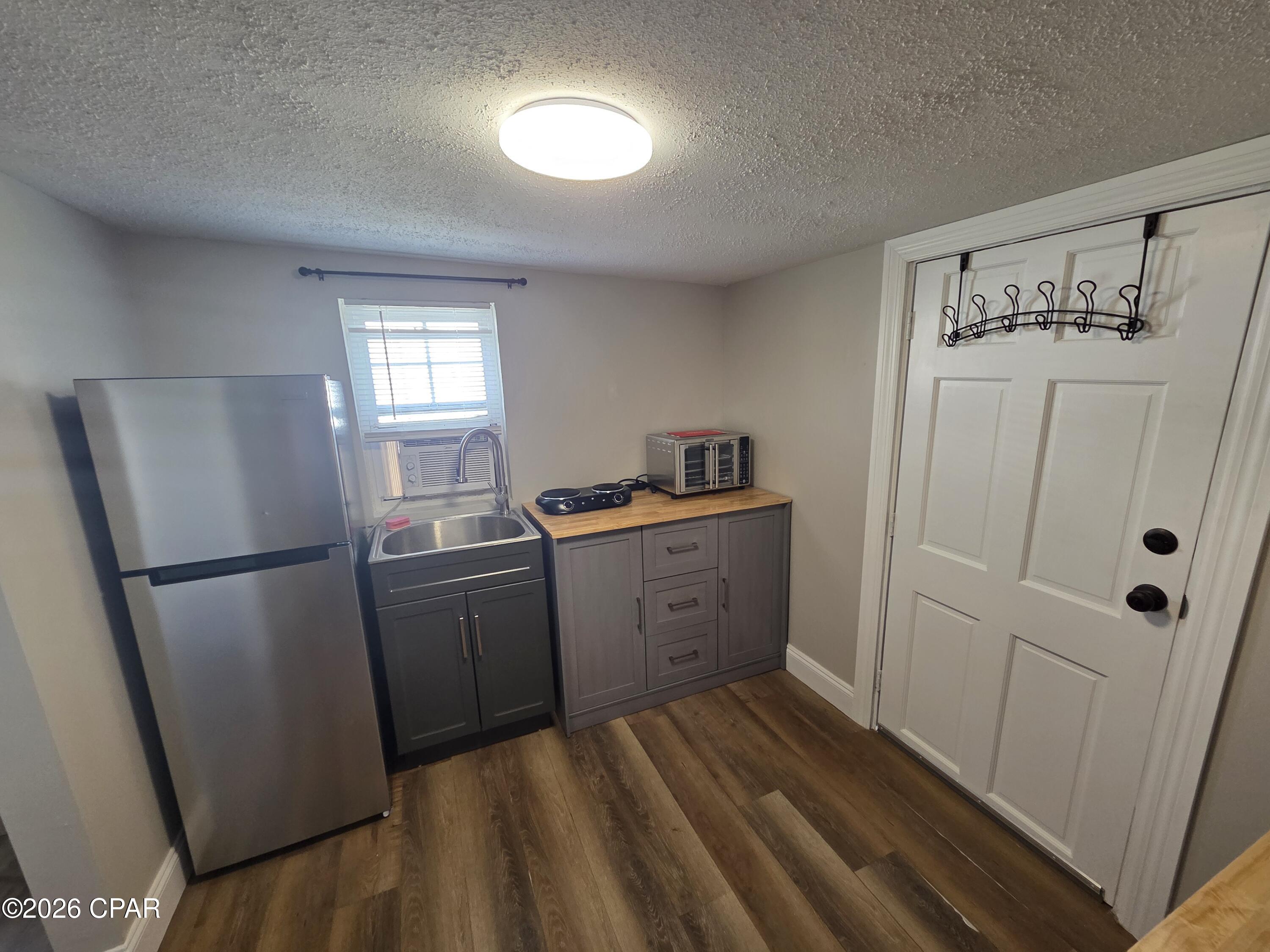 Image 3 For 1525 Oak Avenue B