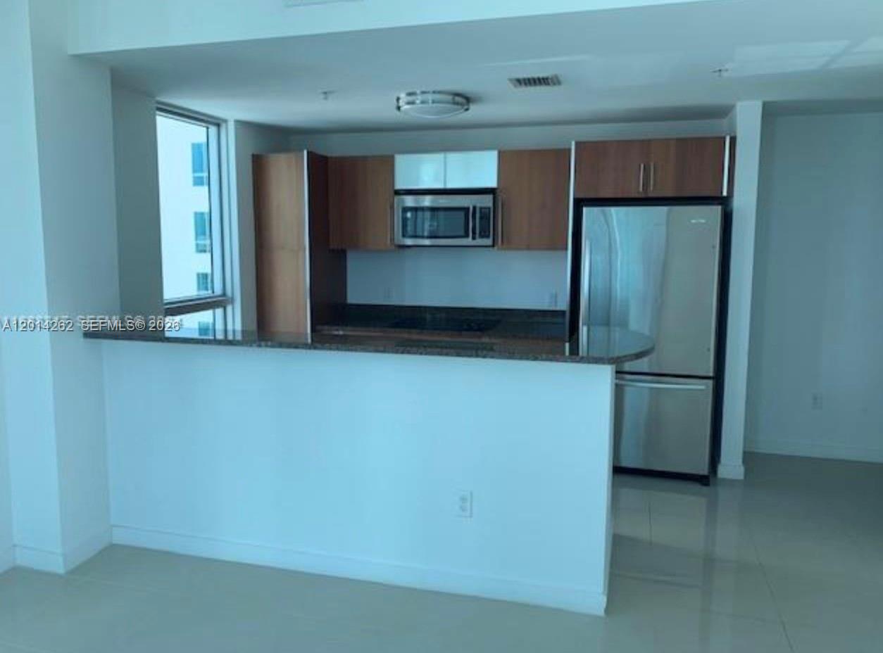 Met 1 Condo