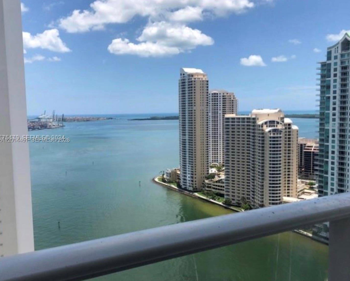 Met 1 Condo