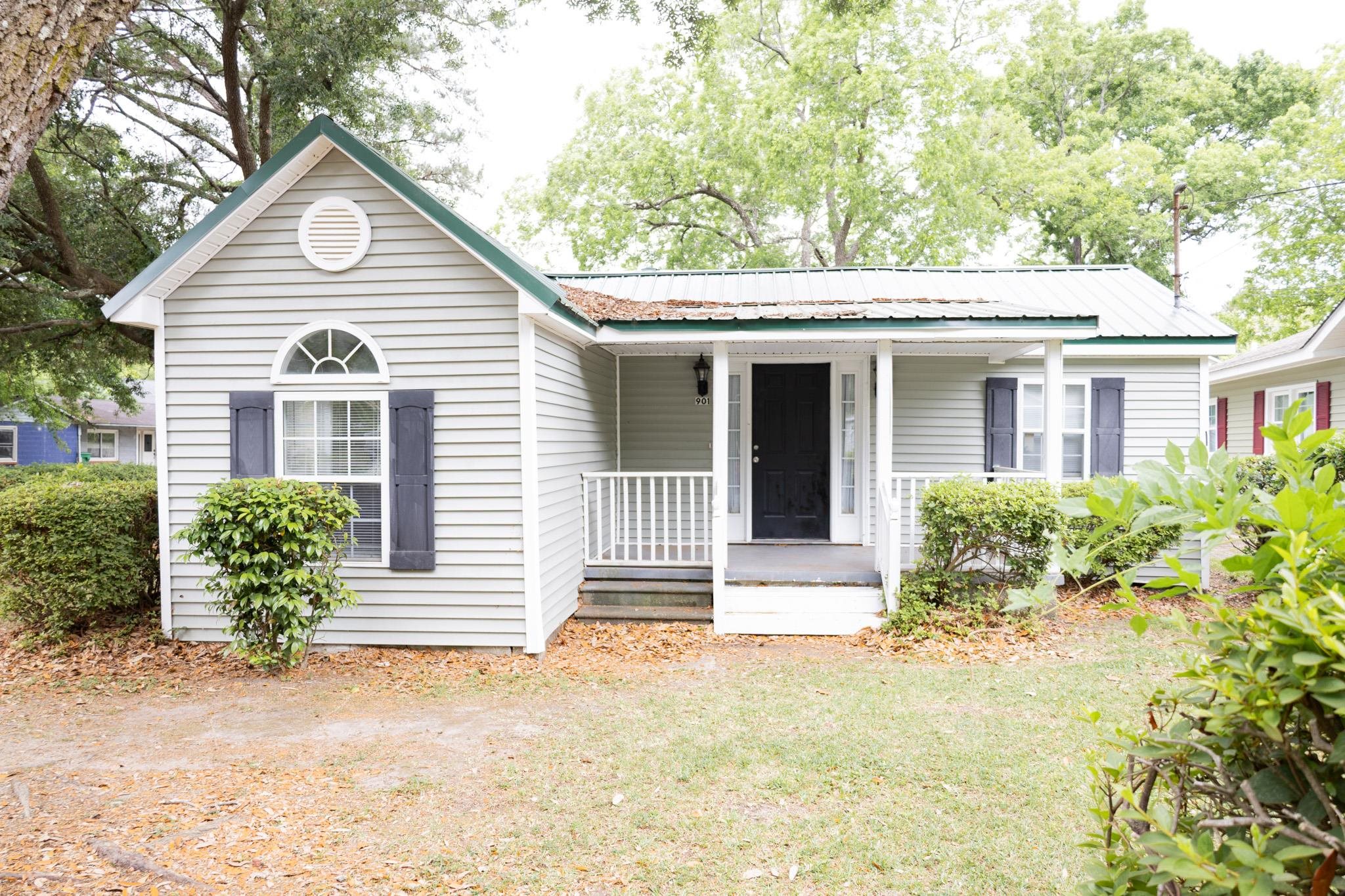 Homes for sale in Georgetown, SC | 901 Palm St, Georgetown, SC 29440 | MLS# 2612442