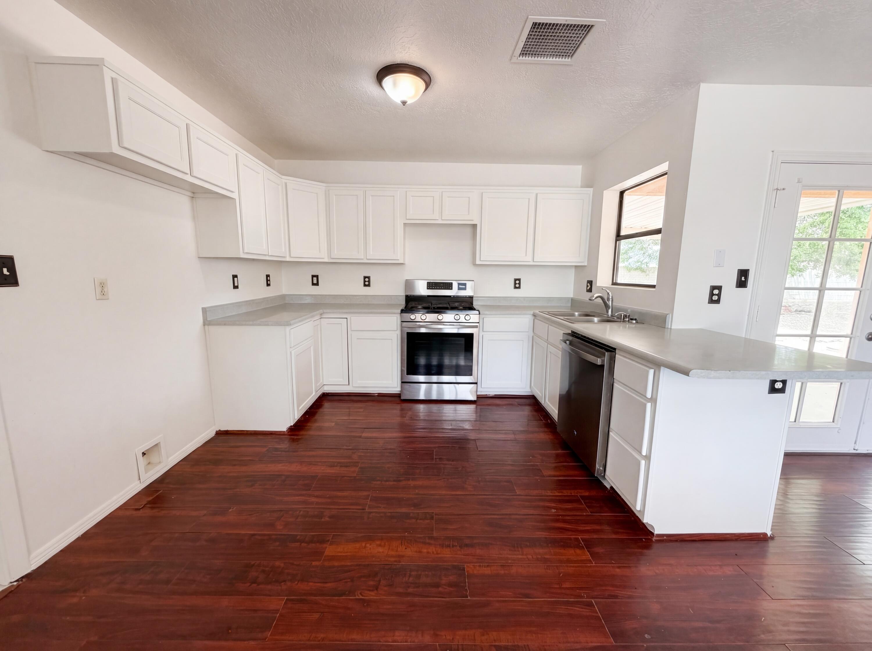 Photo 2 of Single family home for sale at 14 Milton Loop, Los Lunas, NM 87031 | MLS# 1103534 | Listing updated on 2026-09-18