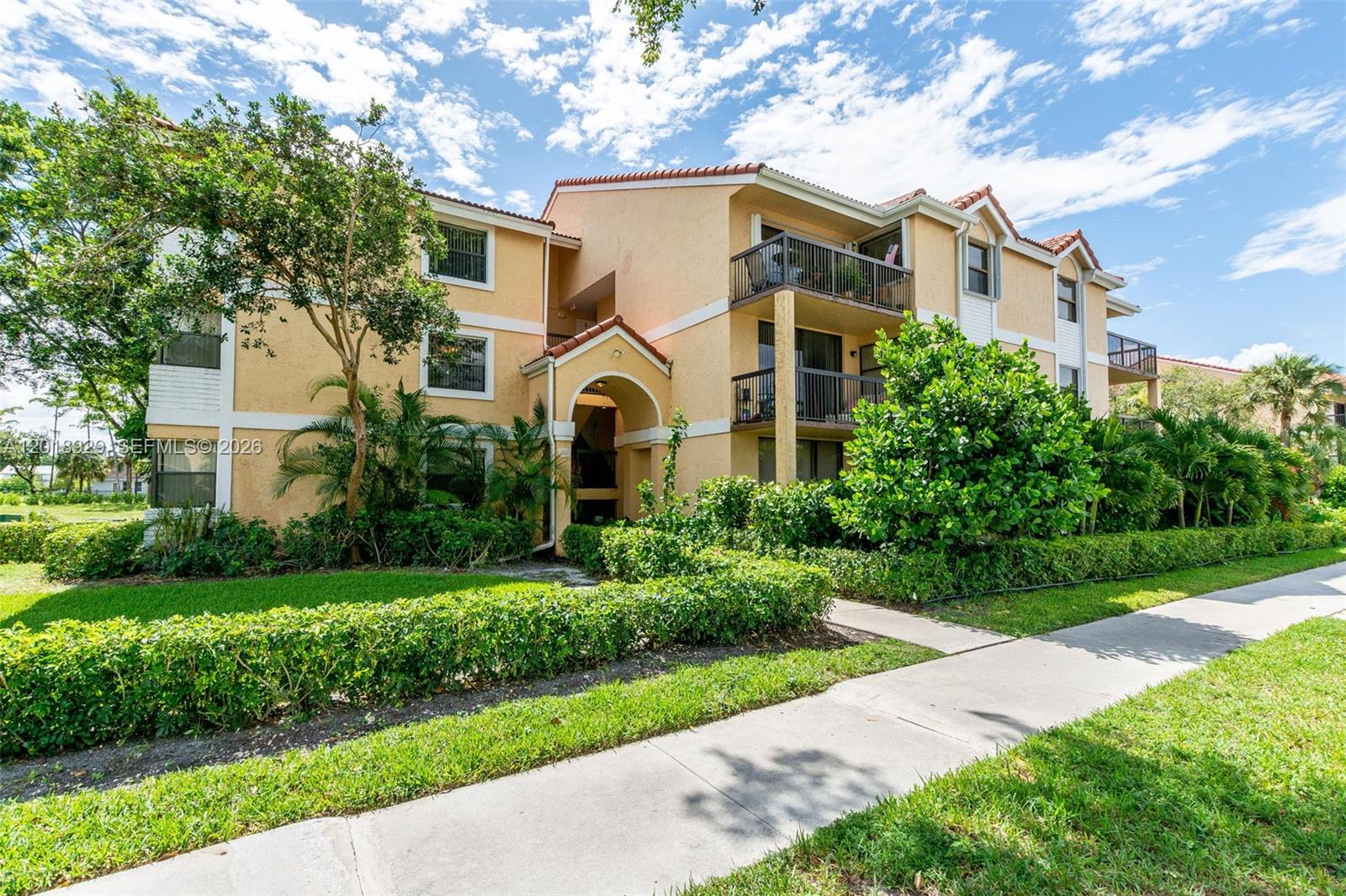 Grand Oasis Condo