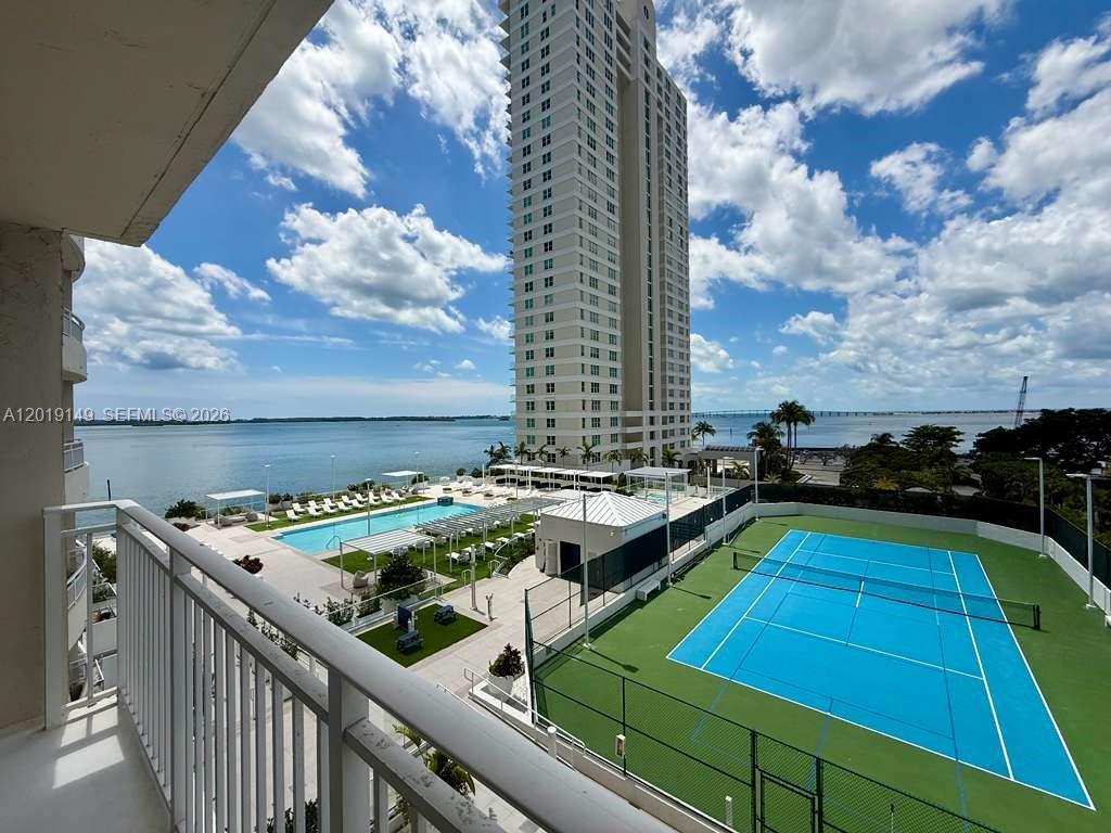 Isola Condo