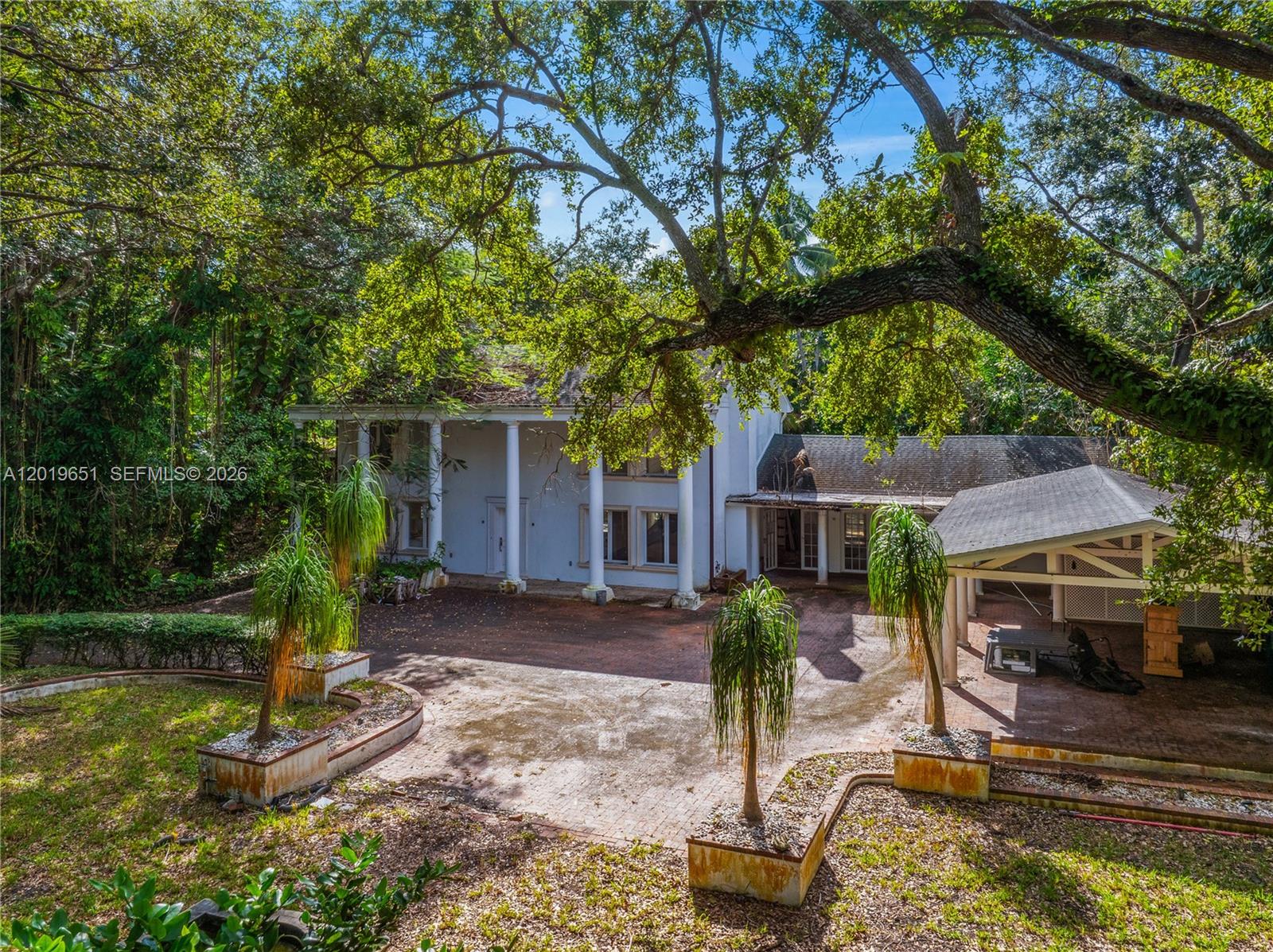 3720 Poinciana Ave