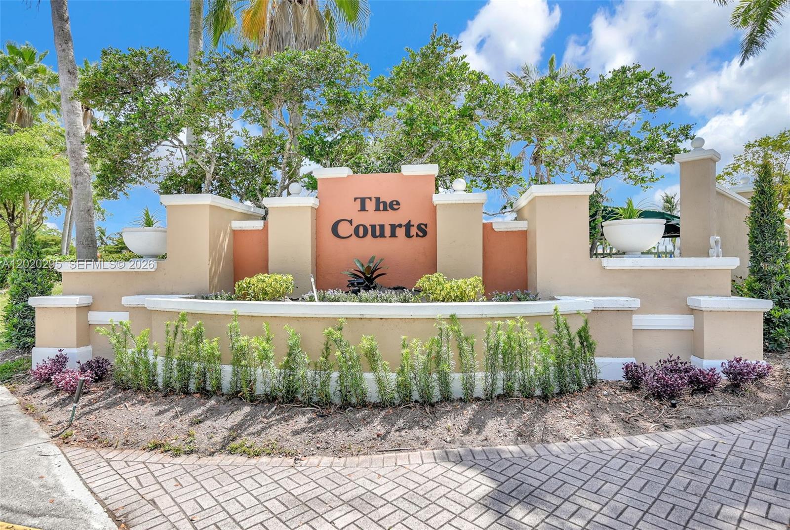 The Courts At Doral Isles