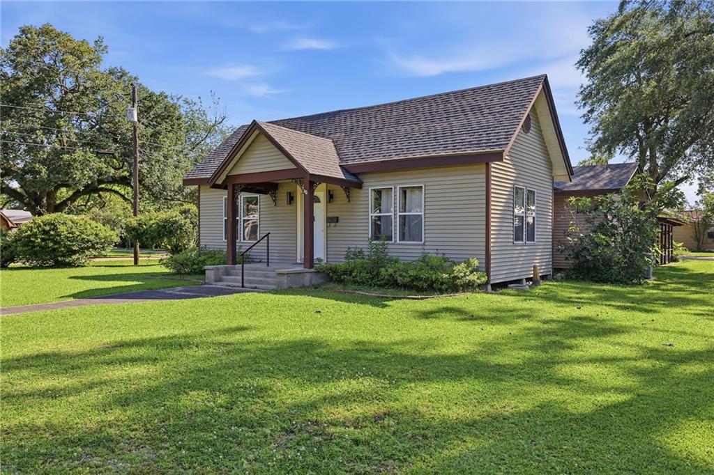 Photo 2 of Single family home for sale at 204 S 2nd Street, Ponchatoula, LA 70454 | MLS# 2557980 | Listing updated on 2026-09-10