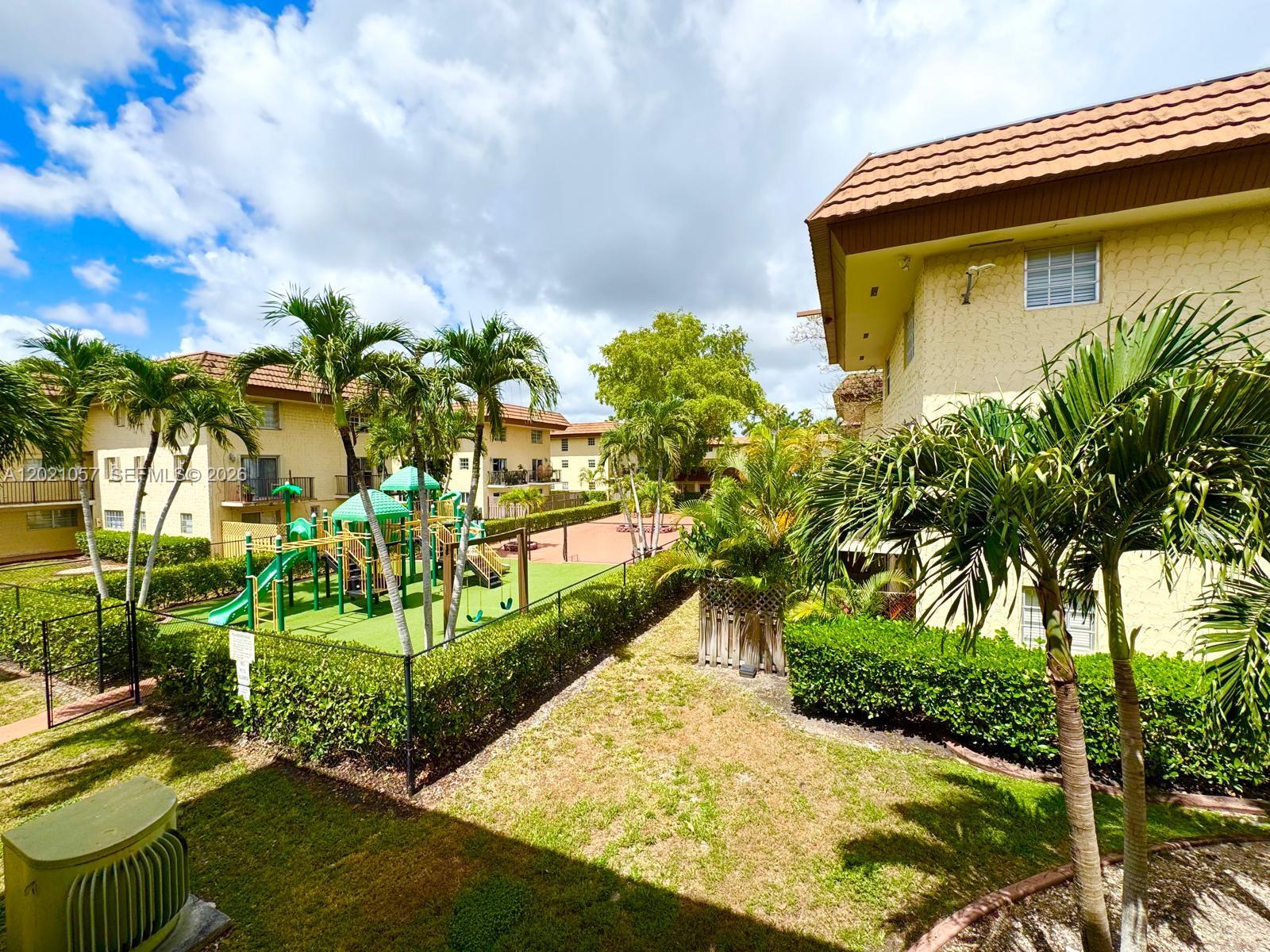 Courtyards At Kendall Con