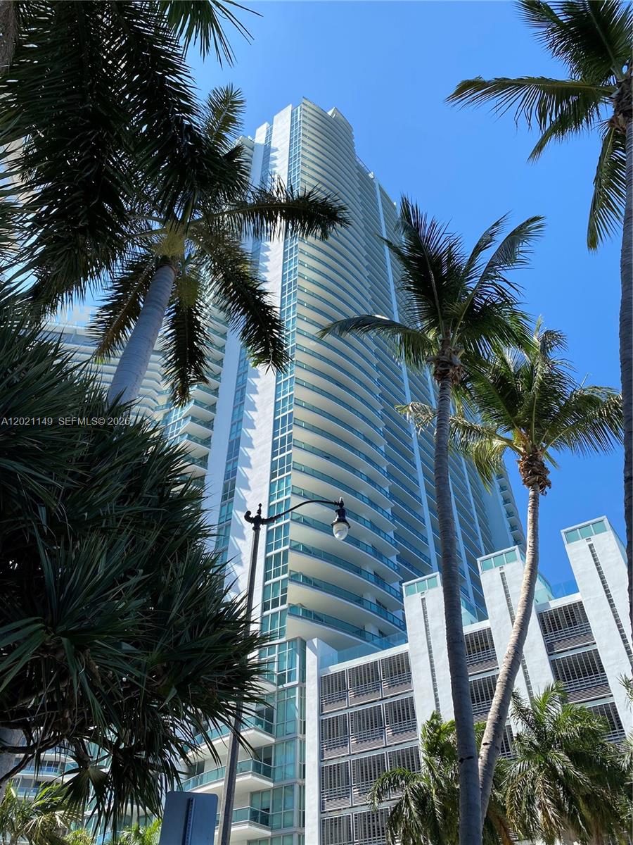 Jade Residences At Bricke