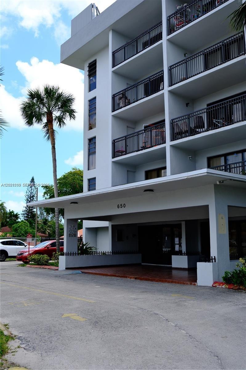 Homes for sale in Miami, FL | 650 Ne 149Th St, Miami, FL 33161