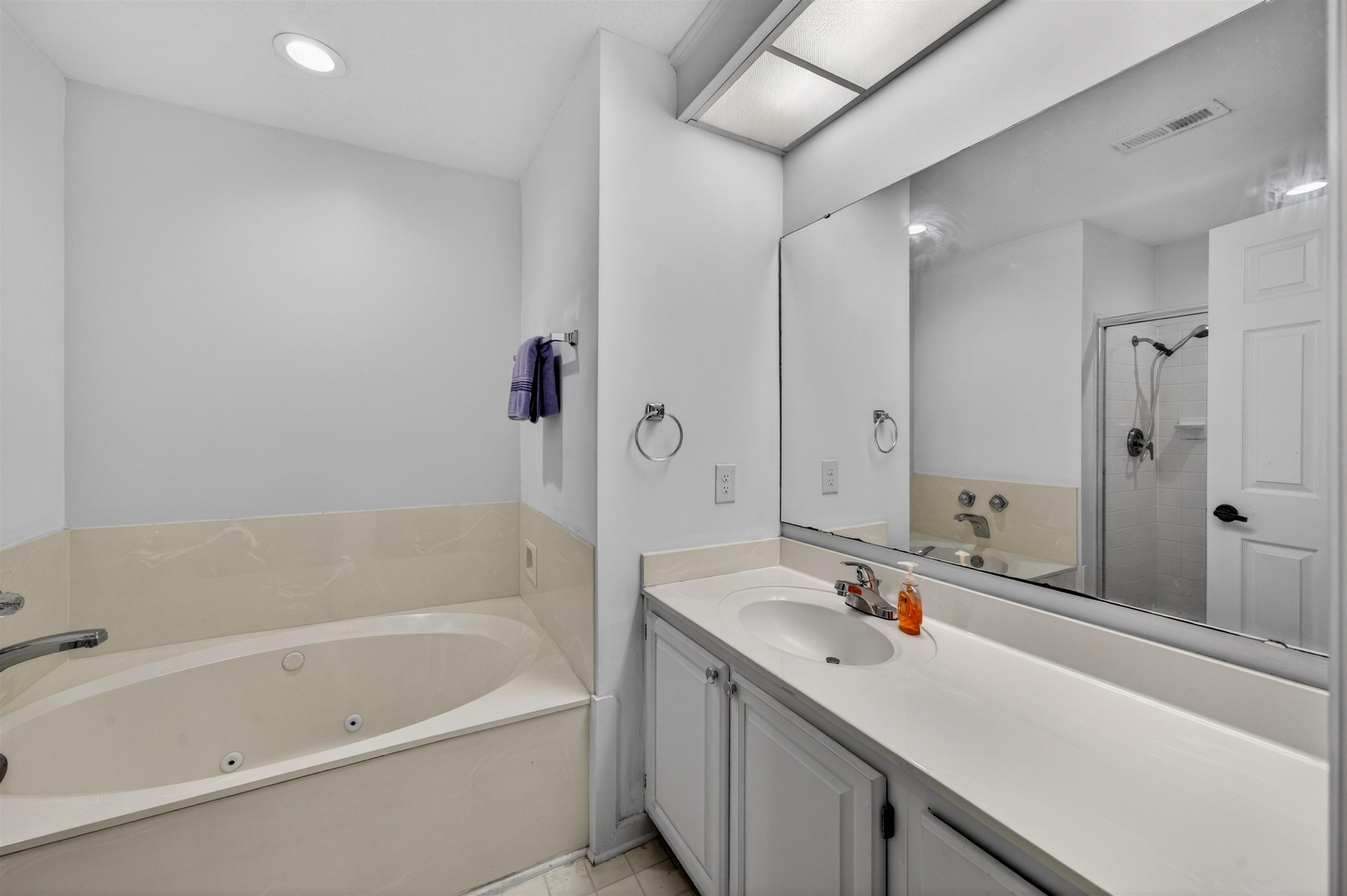 2612821 | Photo 48