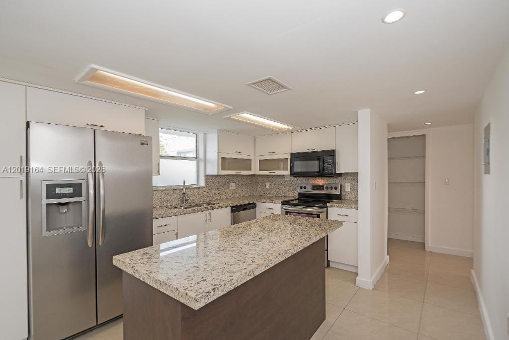 Homes for sale in Miami, FL | 9375 Fontainebleau Blvd, Miami, FL 33172
