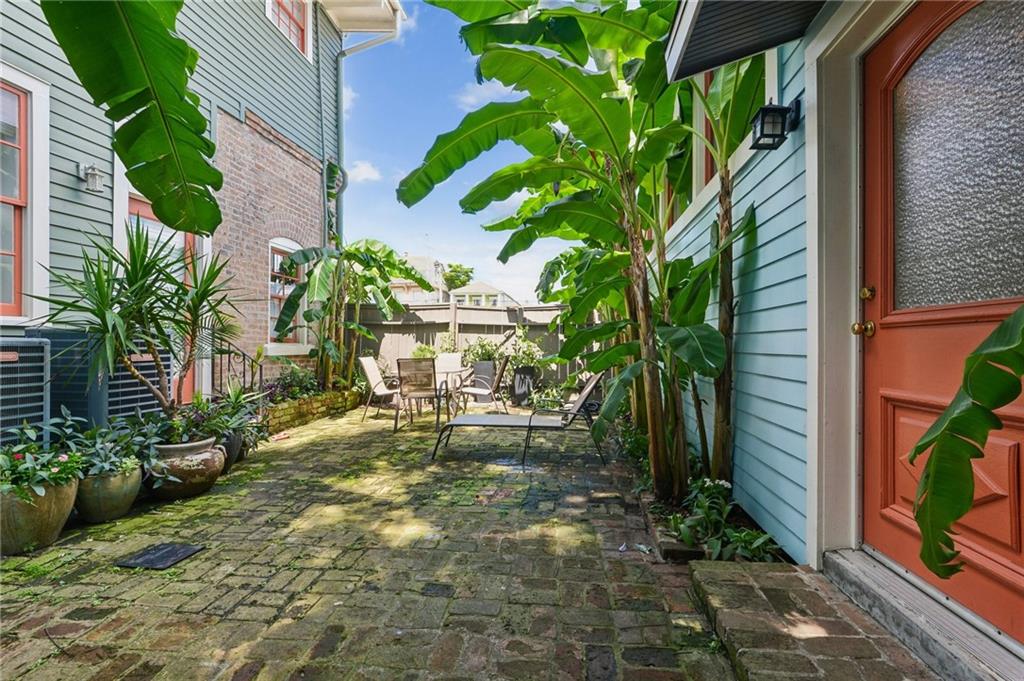Homes for sale in New Orleans, LA | 1433 Melpomene St, New Orleans, LA 70130