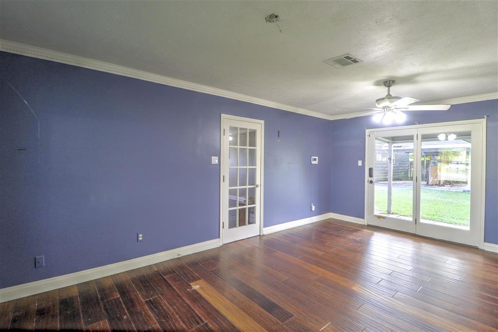 1201 Willow Dr Drive — photo 2