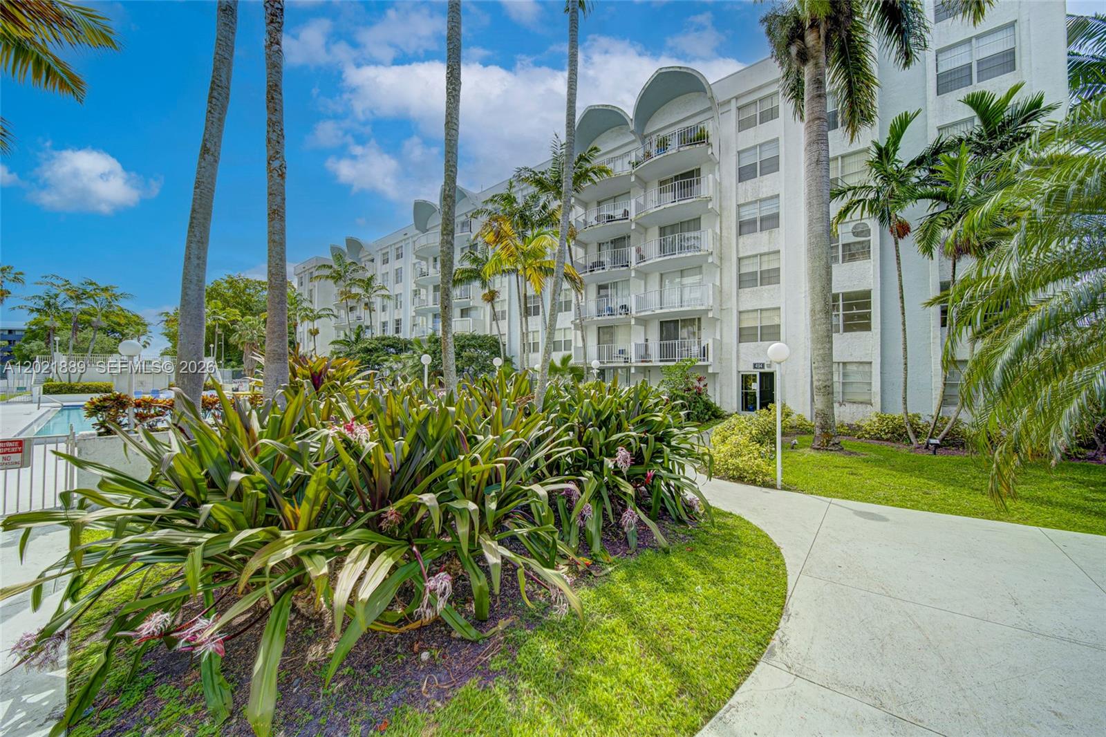 Montecarlo Condo