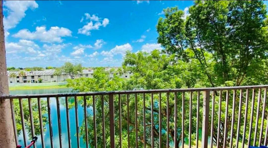 Kendall Lake Towers Condo