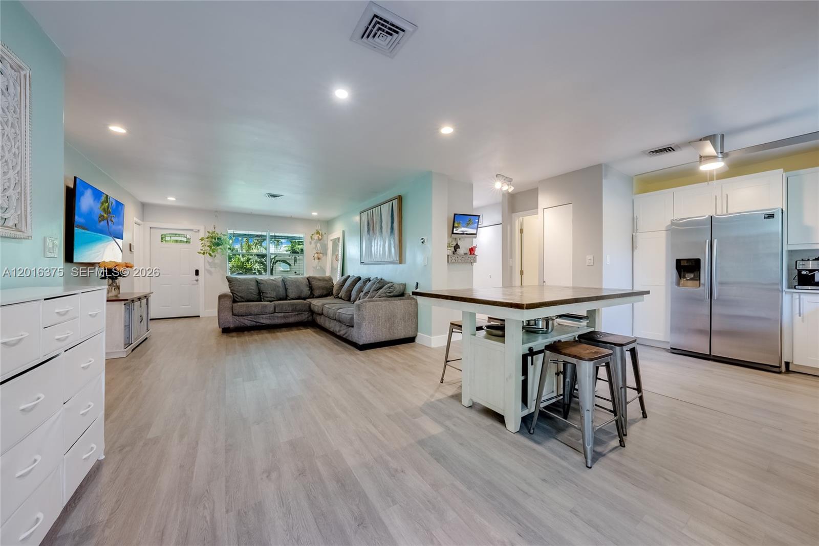 Homes for sale in Hollywood, FL | 2747 Dewey St, Hollywood, FL 33020 | MLS# A12016375