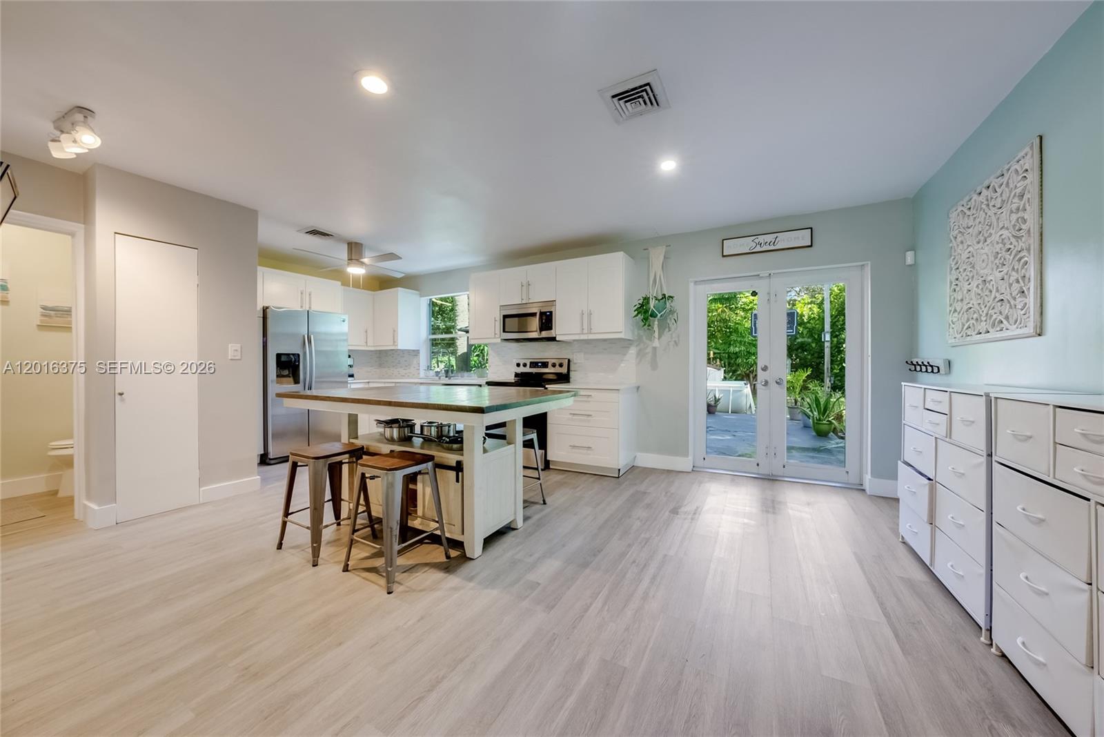 Homes for sale in Hollywood, FL | 2747 Dewey St, Hollywood, FL 33020 | MLS# A12016375