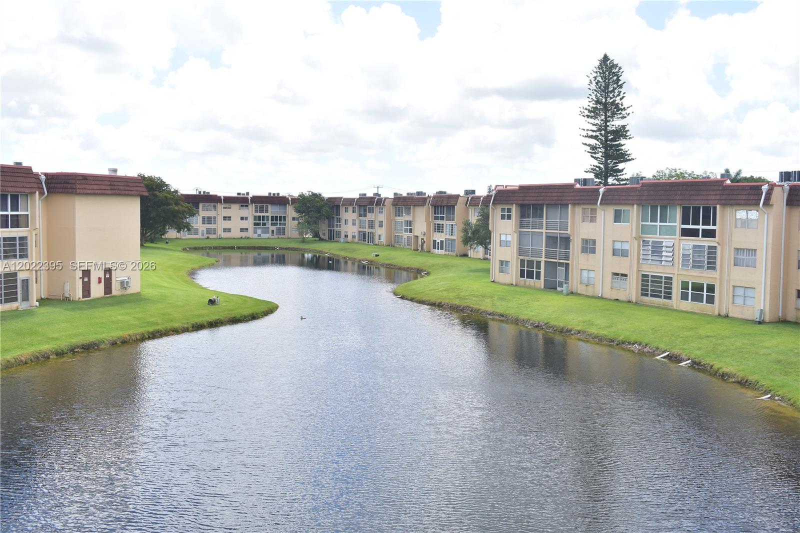 Sunrise Lakes 83 Condo