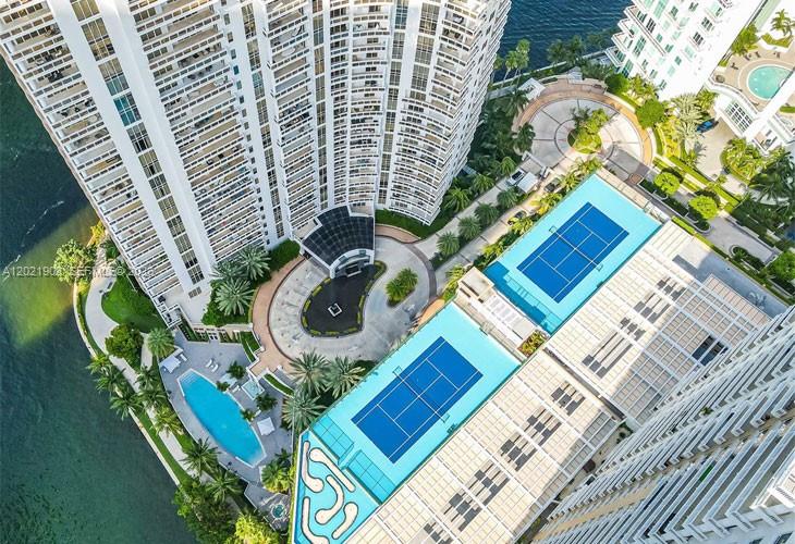 Carbonell Condo