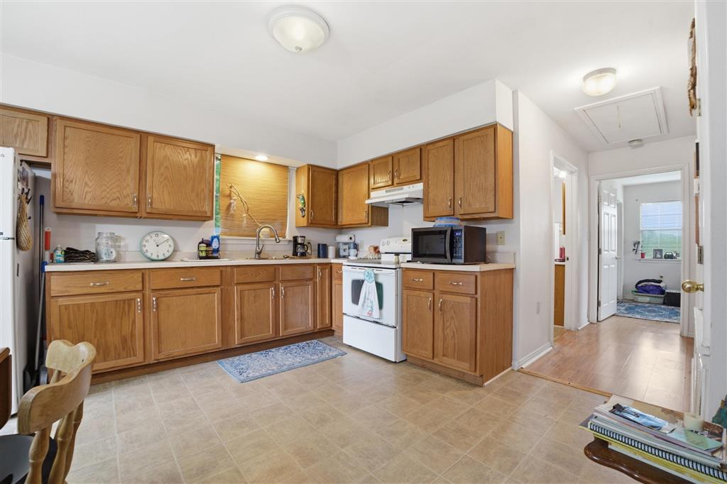 102 Murphy Drive — photo 2