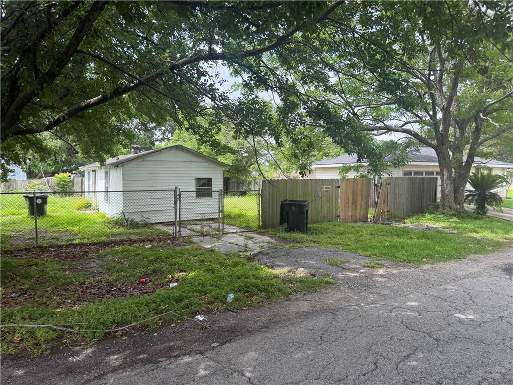 Homes for sale in New Orleans, LA | 1401 Shirley Dr, New Orleans, LA 70114 | MLS# 2559130