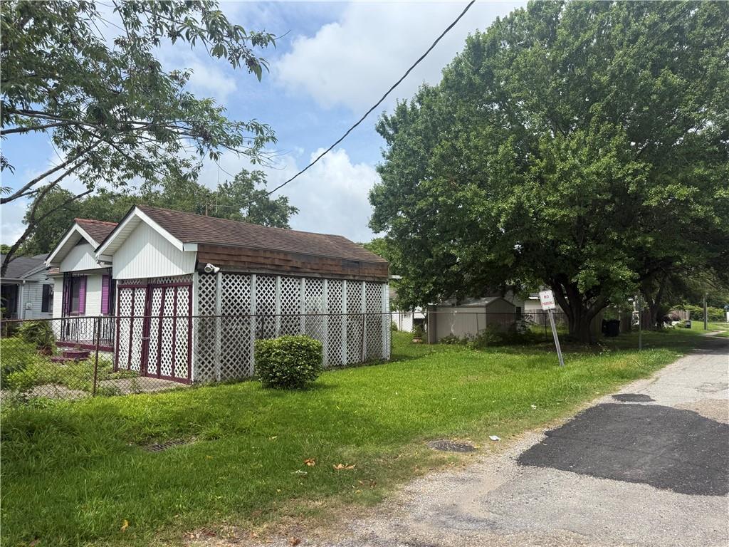 Homes for sale in New Orleans, LA | 1401 Shirley Dr, New Orleans, LA 70114 | MLS# 2559130