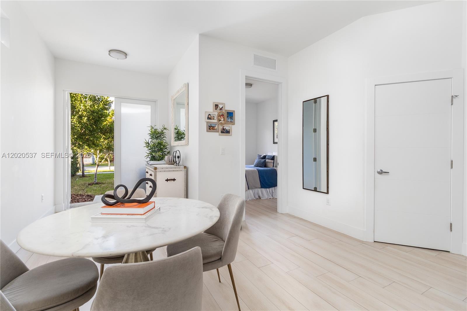 3360-3362 Condo