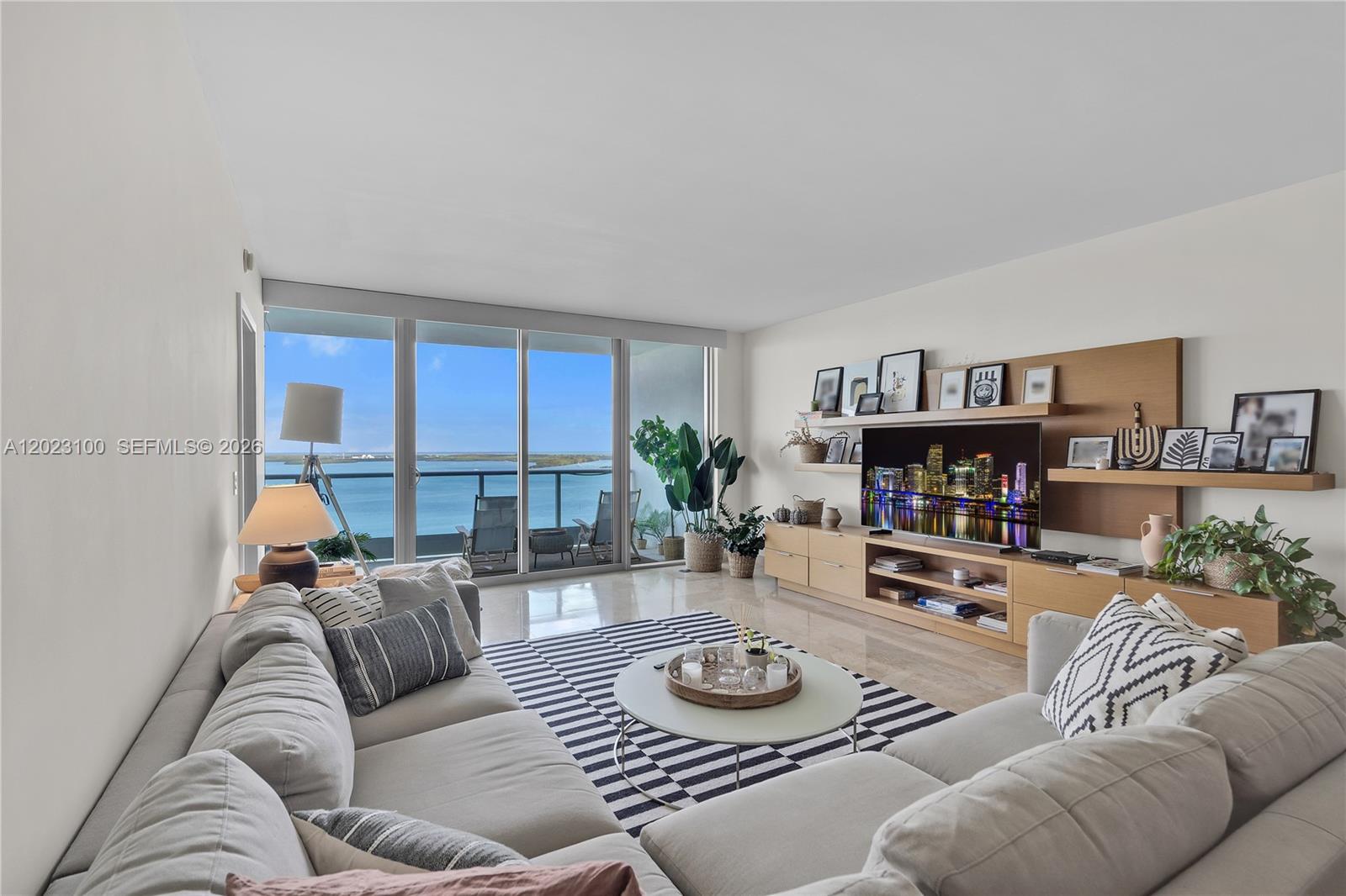 Jade Residences At Bricke
