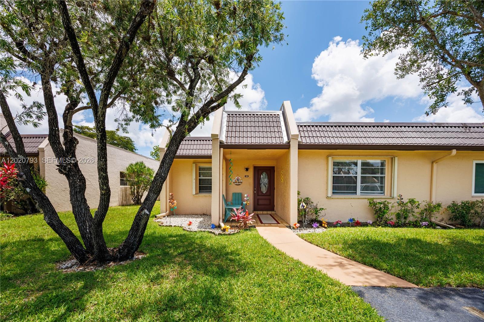 Golden Lakes Village Cond