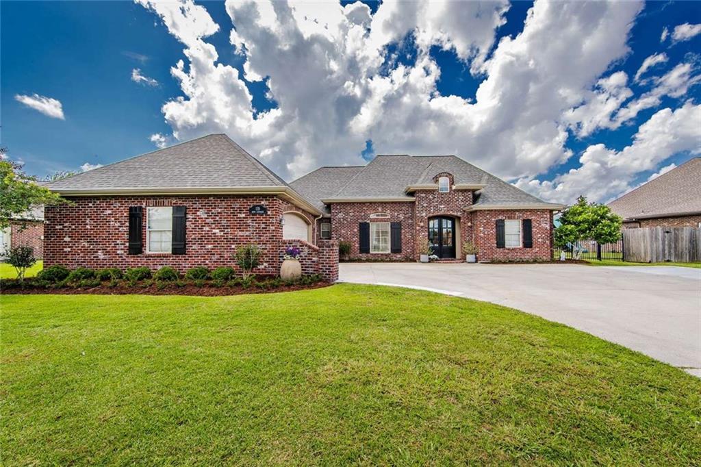 Homes for sale in Thibodaux, LA | 135 Bayou Lafourche Dr, Thibodaux, LA 70301 | MLS# 2559304