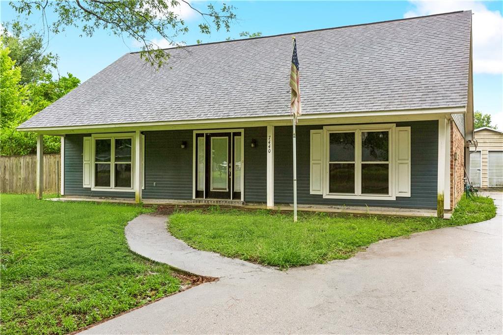 Homes for sale in Denham Springs, LA | 7440 Robinson Dr, Denham Springs, LA 70706 | MLS# 2559393