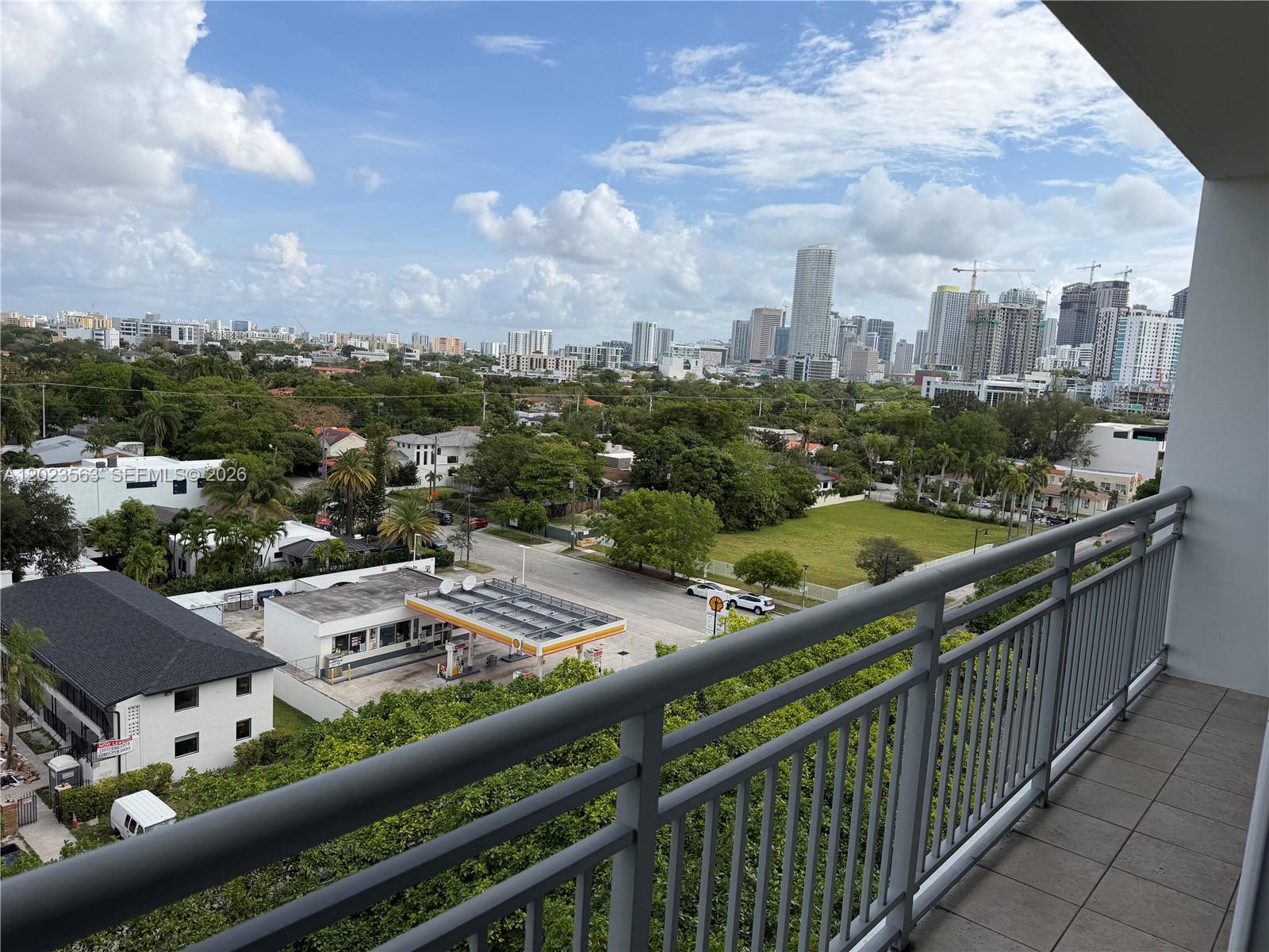 Roads At 21St Condo