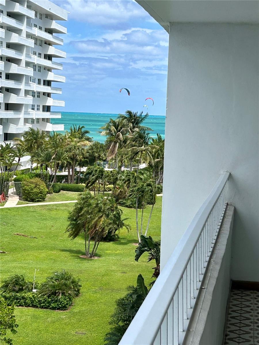 Commodore Club South Condo