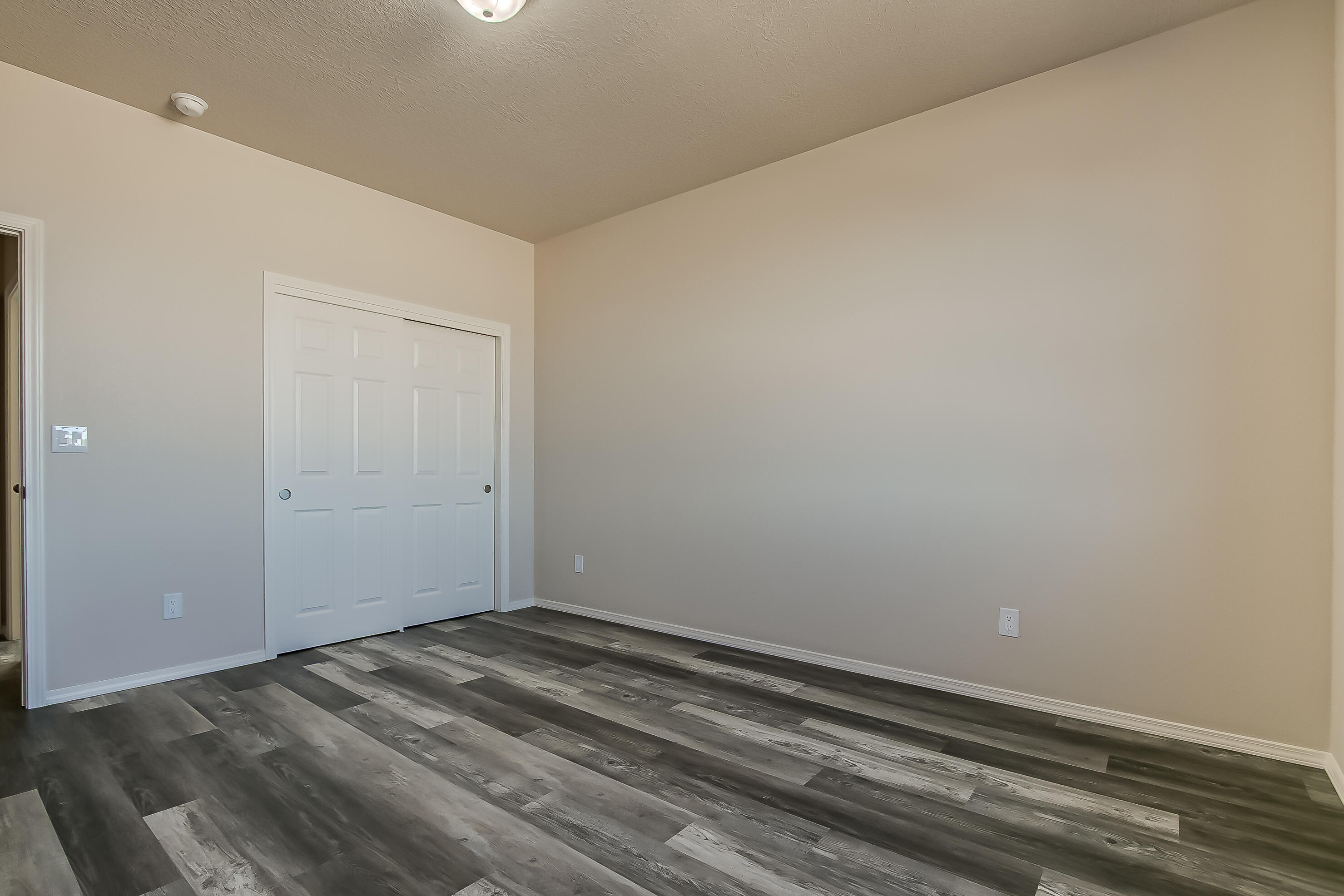 Photo 17 — 32 2nd Street NE