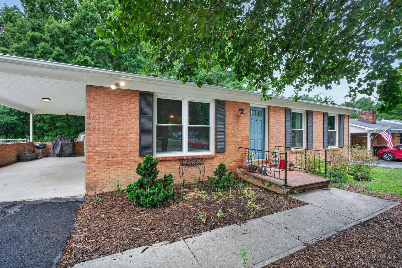 108 BRIARWOOD CIR, Staunton, VA 24401