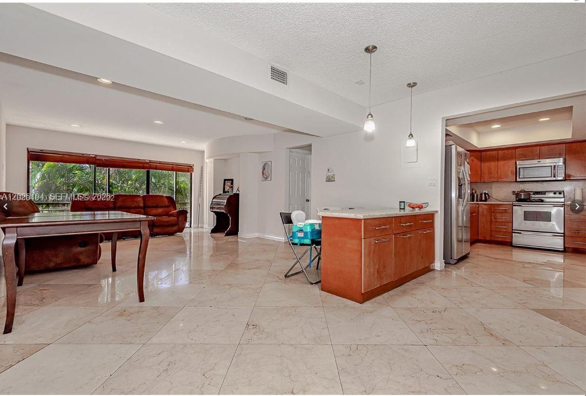 Emerald Hills C C Apts Co