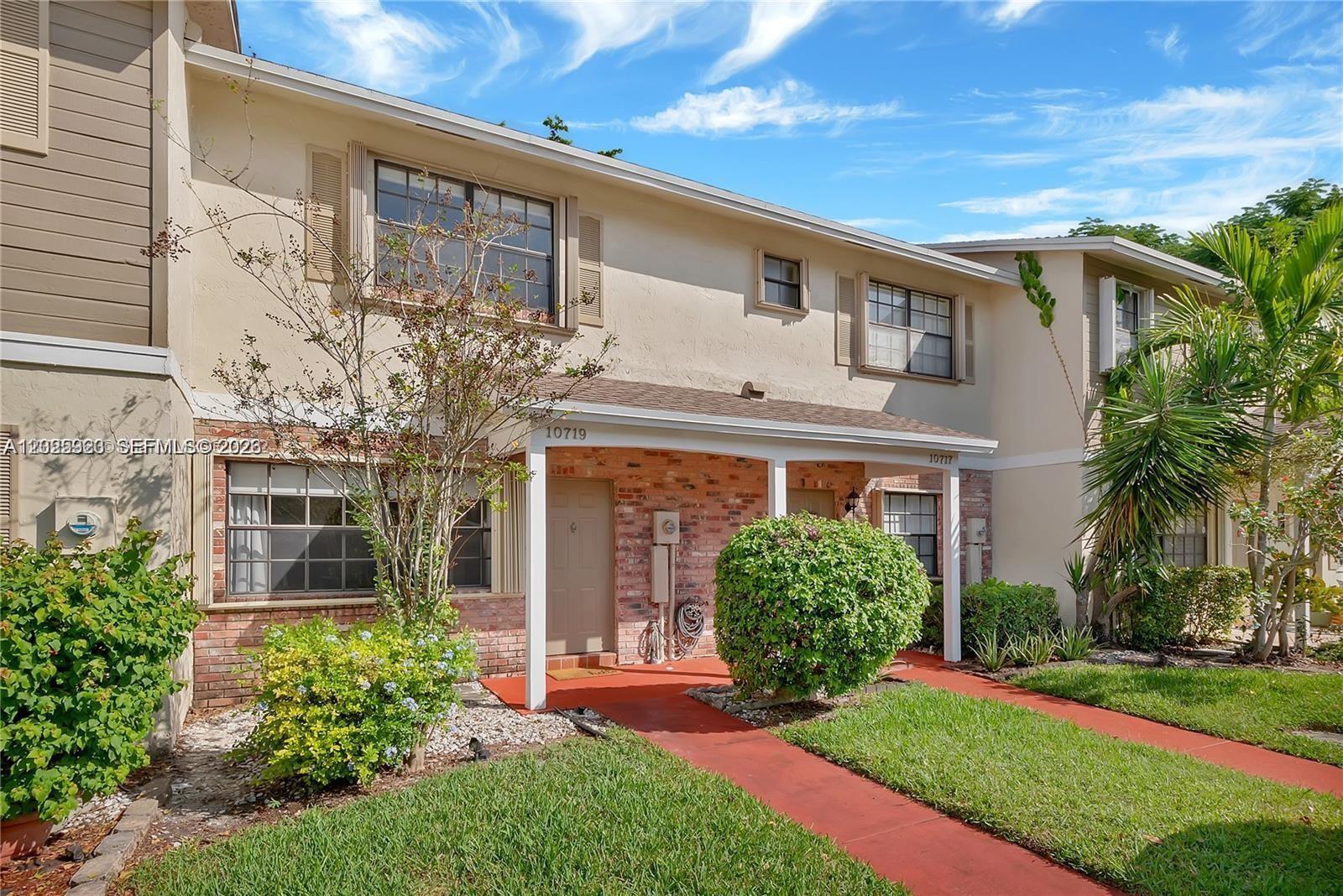 Pembroke Pointe Section T