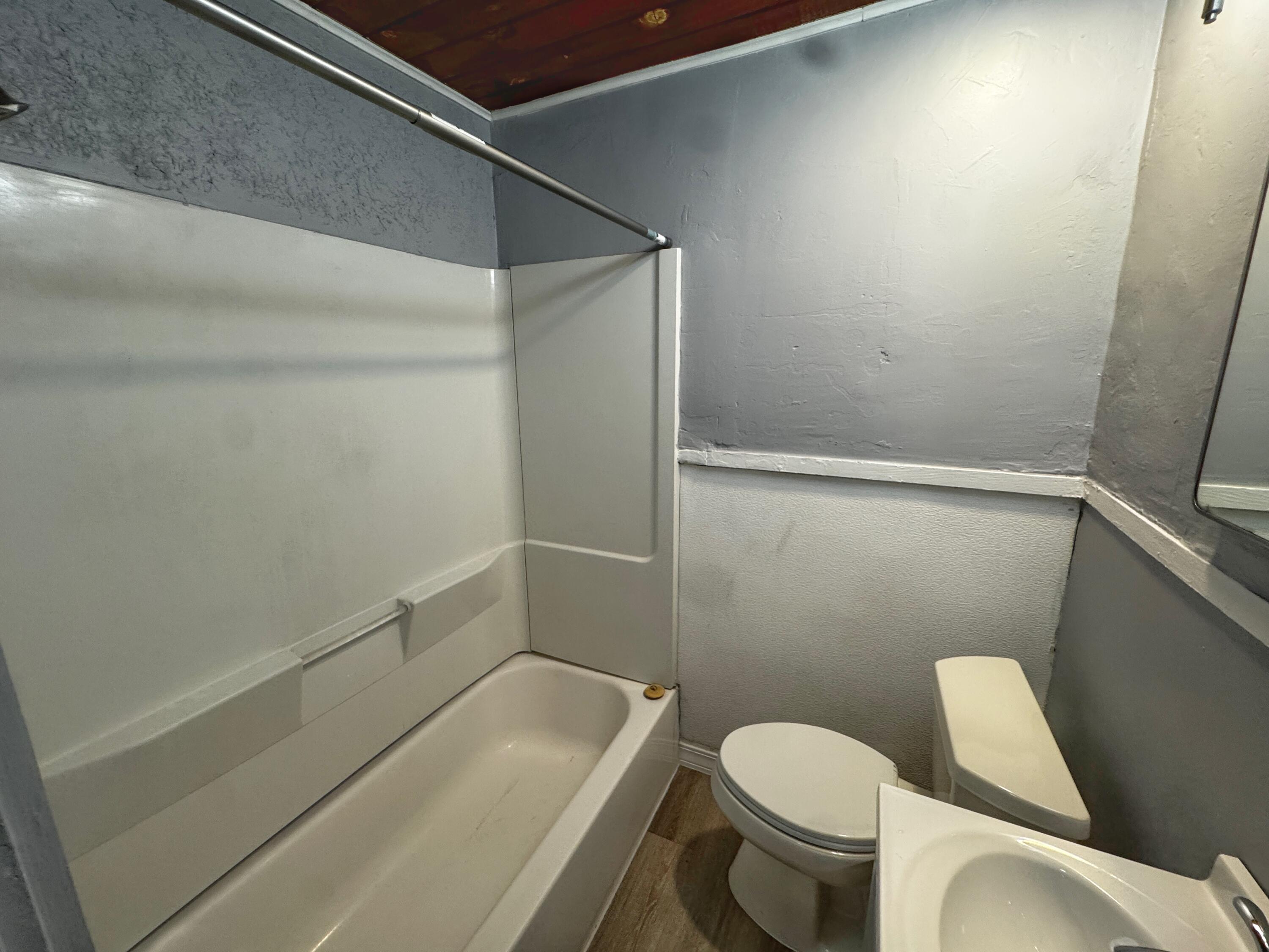 Photo 17 — 426 Headingly Avenue NW A