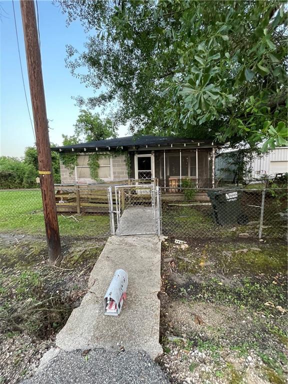 Single family home for sale at 915 Adair St, Mandeville, LA 70448 | MLS# 2559572