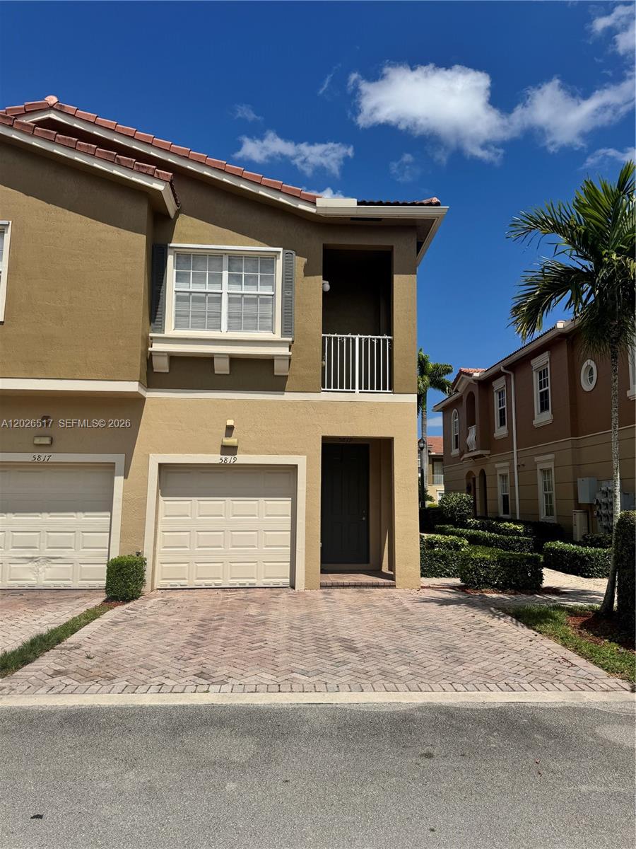 Hampton Hills Condo