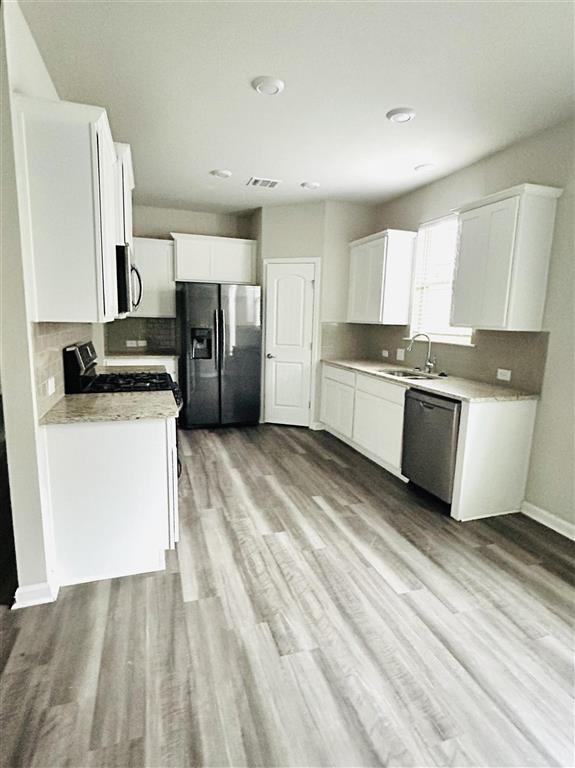 335 Oak Hampton Drive — photo 2
