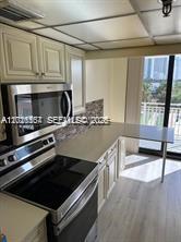 Winston Towers 600 Condo