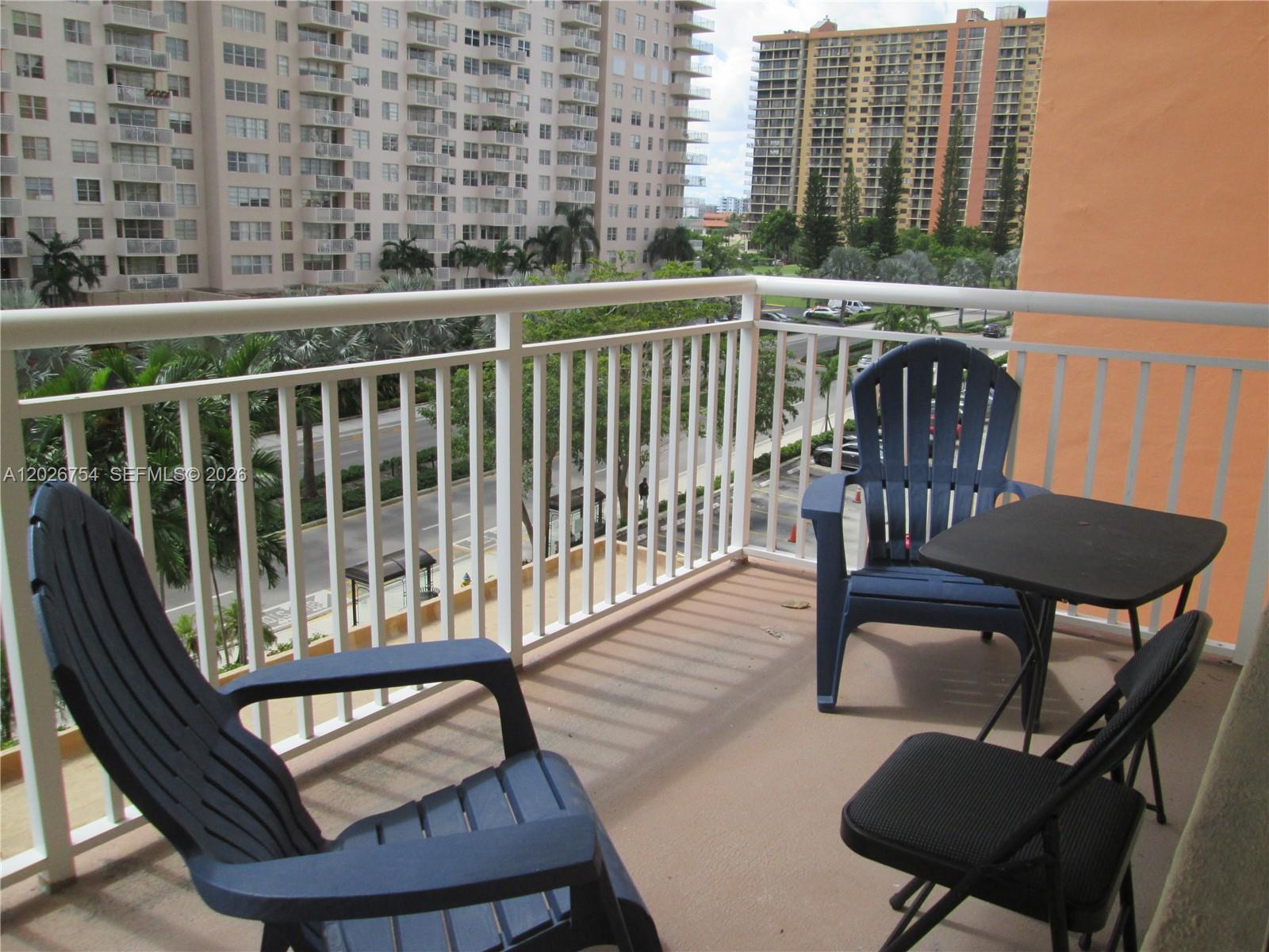 Winston Towers 200
