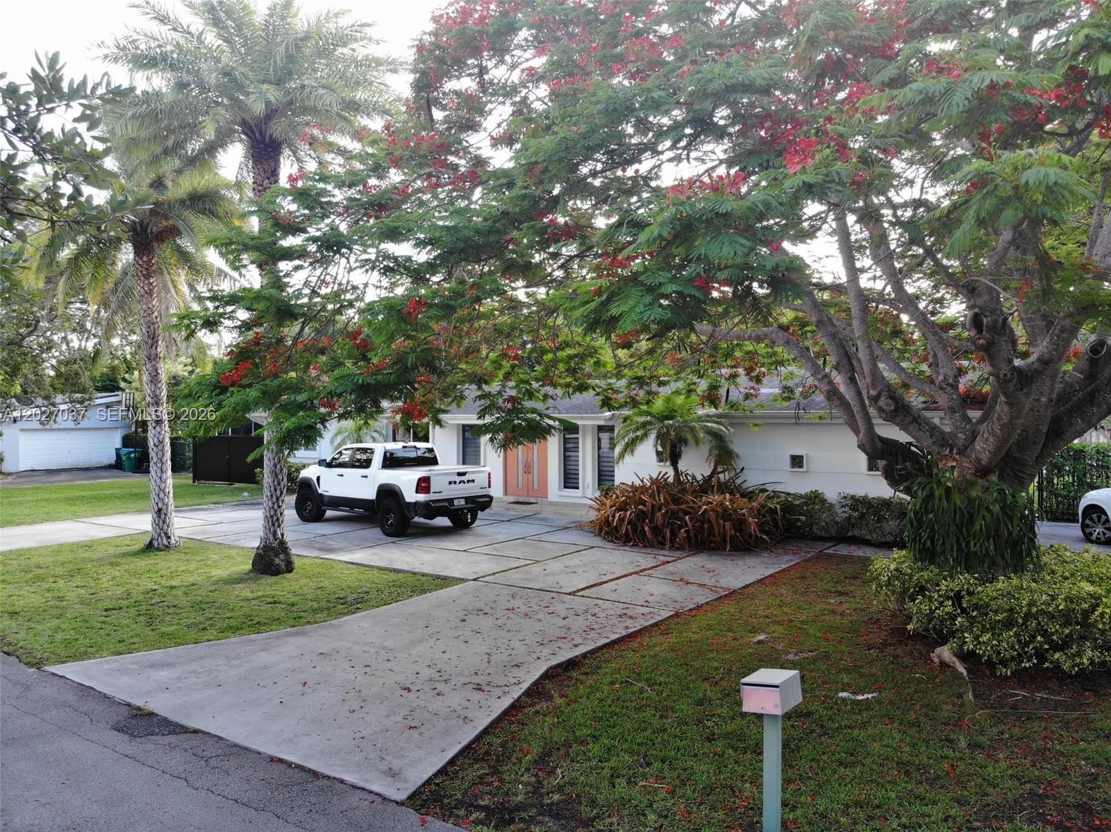 Suniland Manor