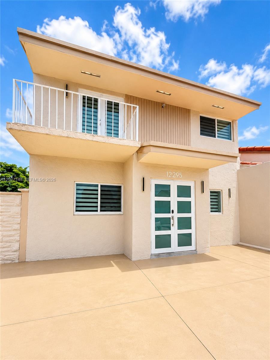Model Twin Homes Condo