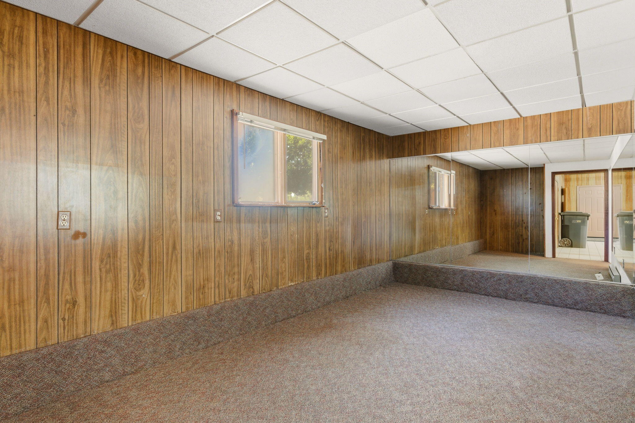 Photo 19 — 8805 Rio Grande Boulevard NW